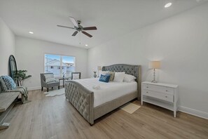 5 bedrooms, desk, iron/ironing board, travel crib