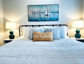 5 Schlafzimmer, Schreibtisch, Bügeleisen/Bügelbrett, Reisekinderbett