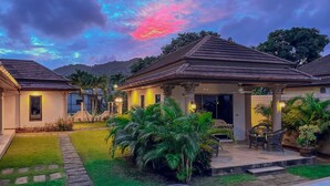 A residential property with a covered patio, a well-maintained lawn, and a view of the surrounding hills. - Garden bungalows 4br with private pool (Rawai)