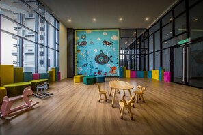 Área de juegos infantiles techada