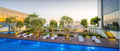 Exercise/lap pool