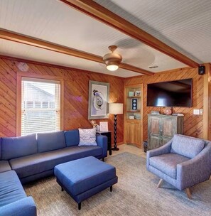 Smart TV, books - Steps from the ocean in the Outer Banks - New Hot Tub, Deck & Dog Run! (Rodanthe)