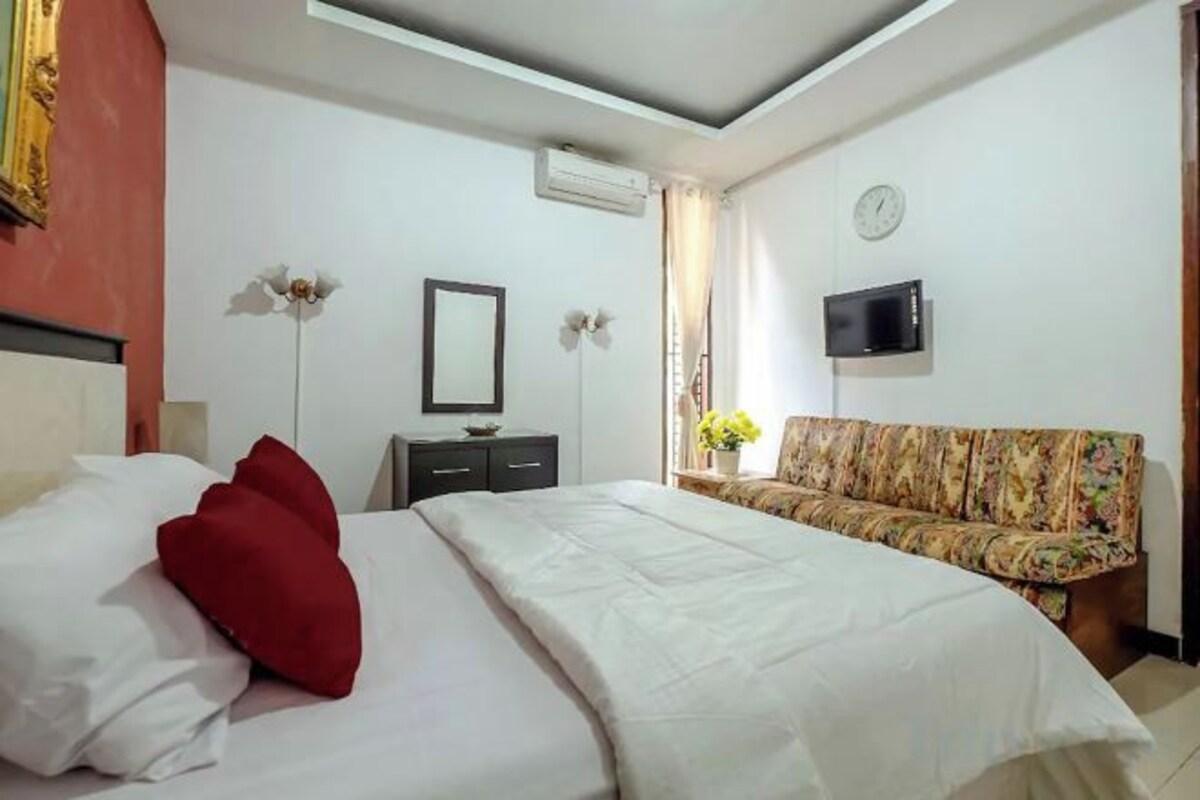 Desk, iron/ironing board (on request), free WiFi, bed sheets