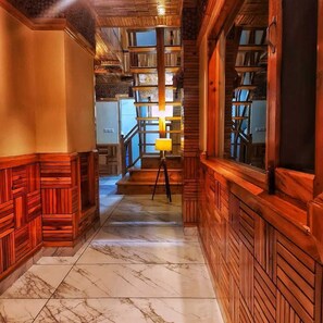 Interior entrance - Cafe Saffron & Cottages (Kullu)