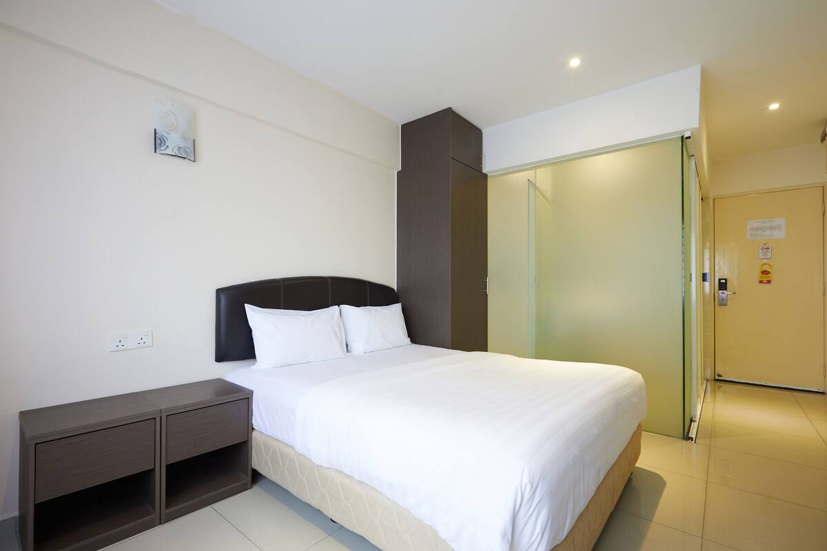 WiFi (free), bed sheets