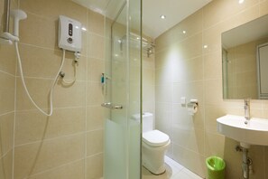 Standard Double Room, No Windows | Bilik Mandi | Pancuran mandi, hulu semburan mandi hujan 