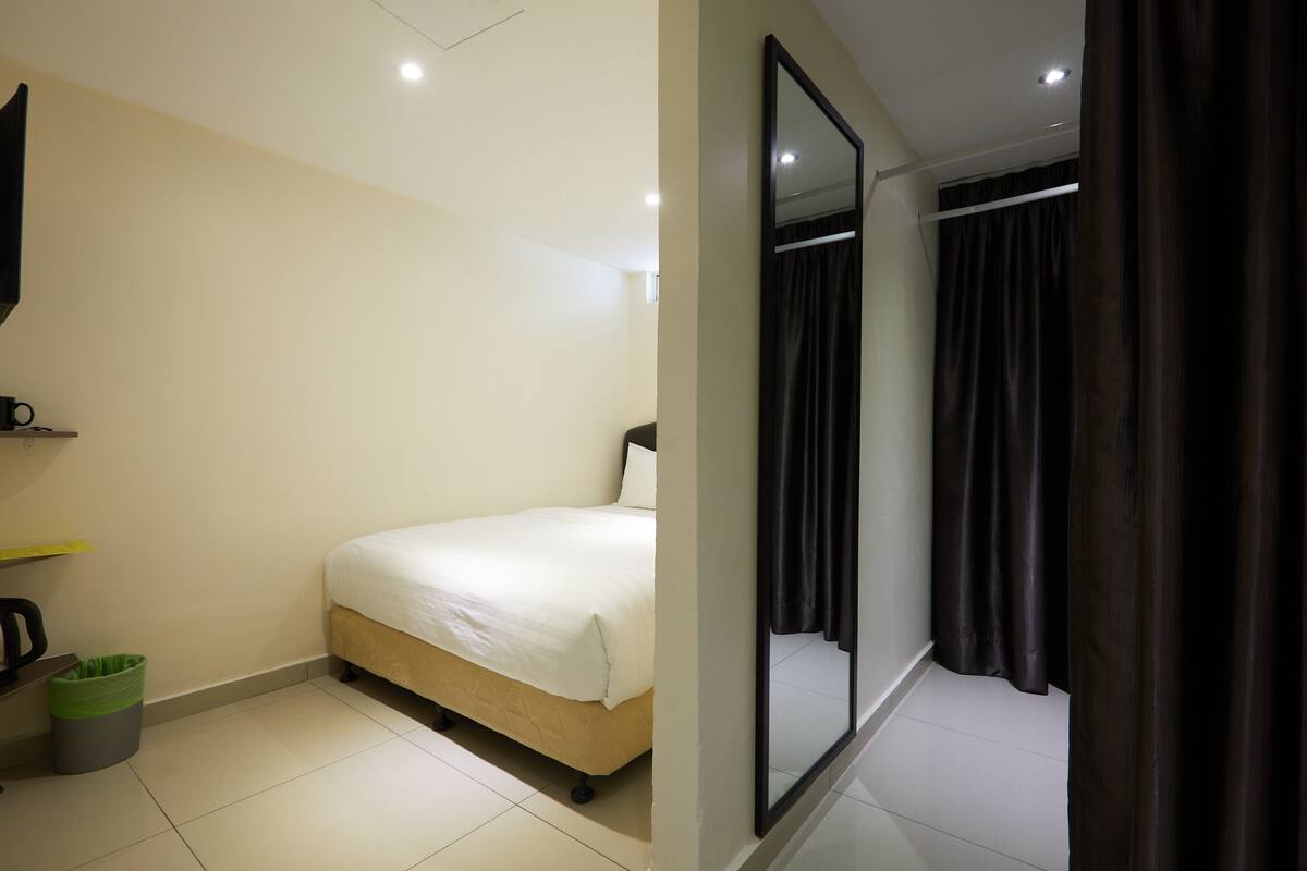 WiFi (free), bed sheets