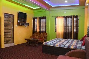 Deluxe Studio | Desk, free WiFi, bed sheets - Hotel Mountain View And Rooftop Restaurant (Pithoragarh)