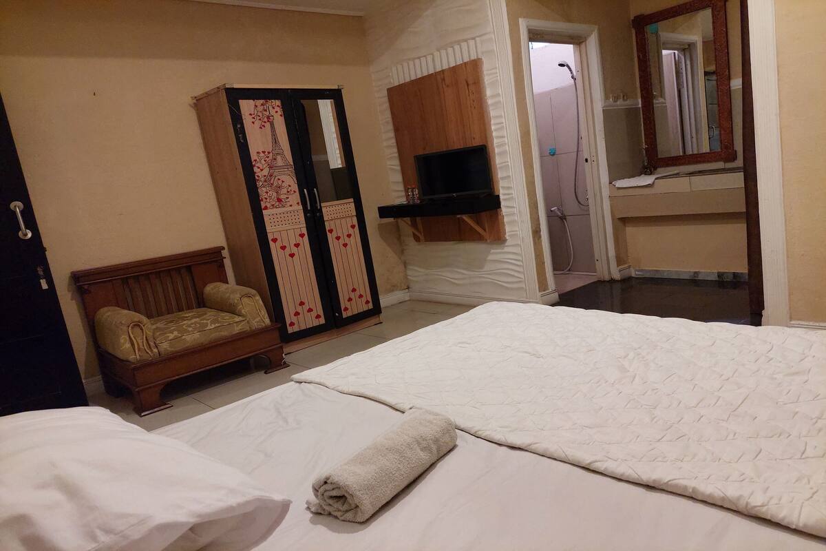Desk, free WiFi, bed sheets