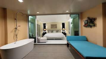 Villa | Baño | Amenidades de baño gratuitas y toallas
