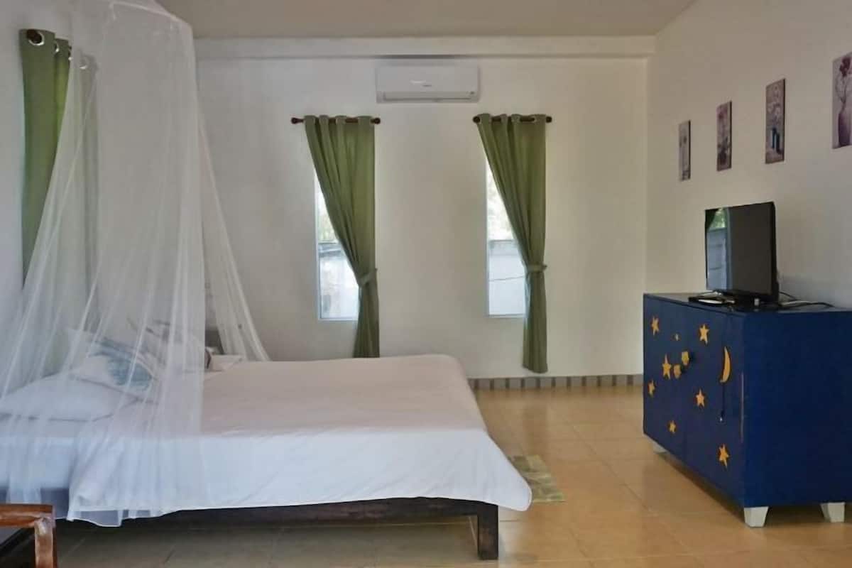 1 bedroom, desk, free WiFi, bed sheets