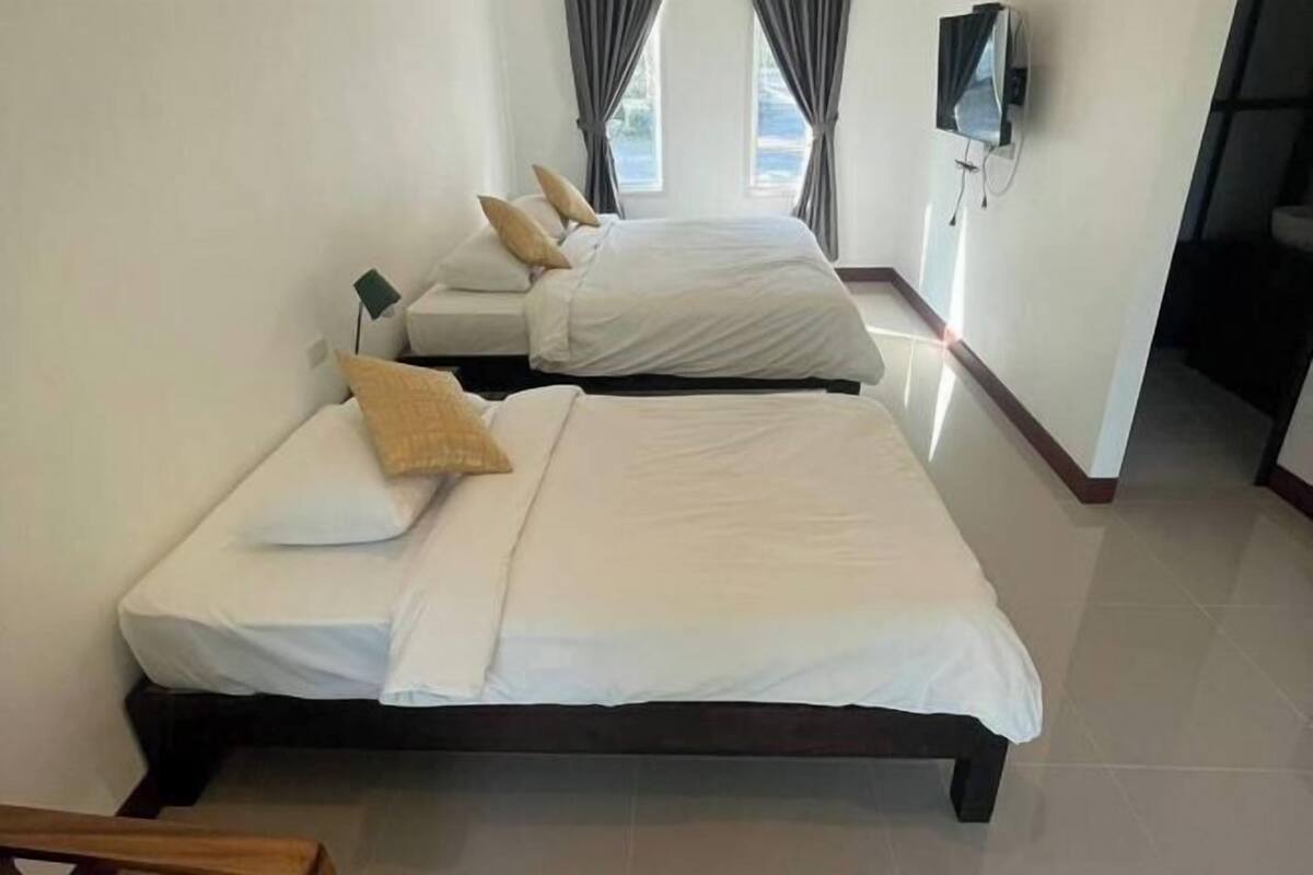 1 bedroom, desk, free WiFi, bed sheets