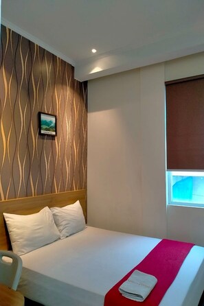 Standard Room | Minibar, desk, free WiFi, bed sheets