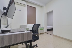 Minibar, desk, free WiFi, bed sheets - Aranis Hotel (Jakarta)