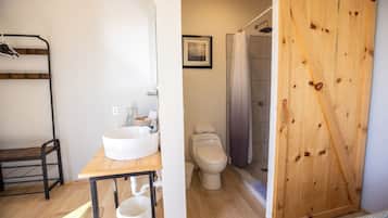 SĂšche-cheveux, serviettes fournies, savon, shampoing