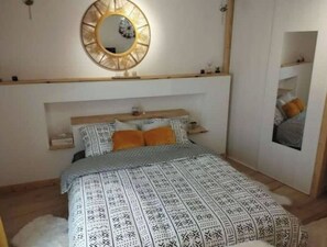 1 chambre, fer et planche à repasser, accès au Wi-Fi (inclus)