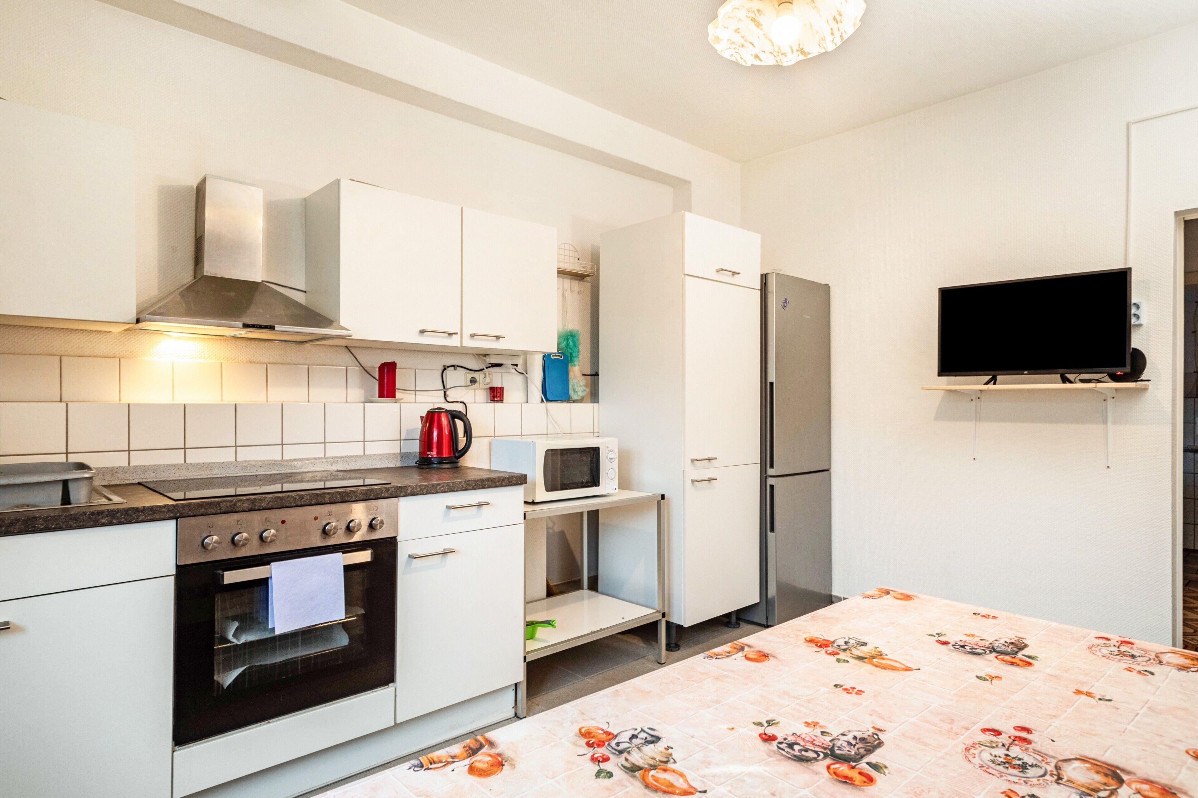 Kylskåp, mikrovågsugn, ugn och spishäll