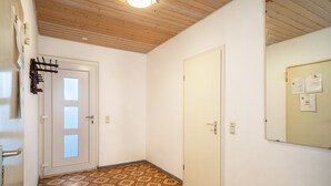 A hallway with patterned flooring, a wooden ceiling, and two doors. - Holiday Apartment 'Nguyen Und Le 2' with Wi-Fi (Neukirch)