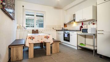 KylskÄp, mikrovÄgsugn, ugn och spishÀll