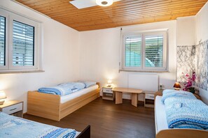 2 bedrooms, free WiFi, bed sheets - Holiday Apartment 'Nguyen Und Le 2' with Wi-Fi (Neukirch)