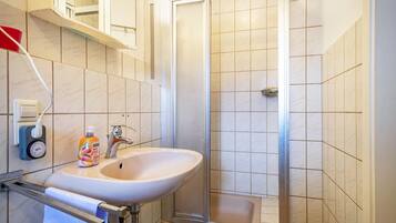 Shower, free toiletries, hair dryer, towels