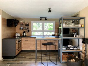 Réfrigérateur, four, plaque de cuisson, lave-vaisselle