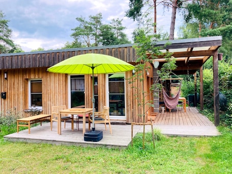 Outdoor dining. Relaxation at Lake Grimnitzsee with Terrace, Garden, and Wi-Fi