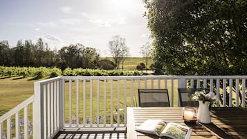 Deluxe Cottage | Terrace/patio