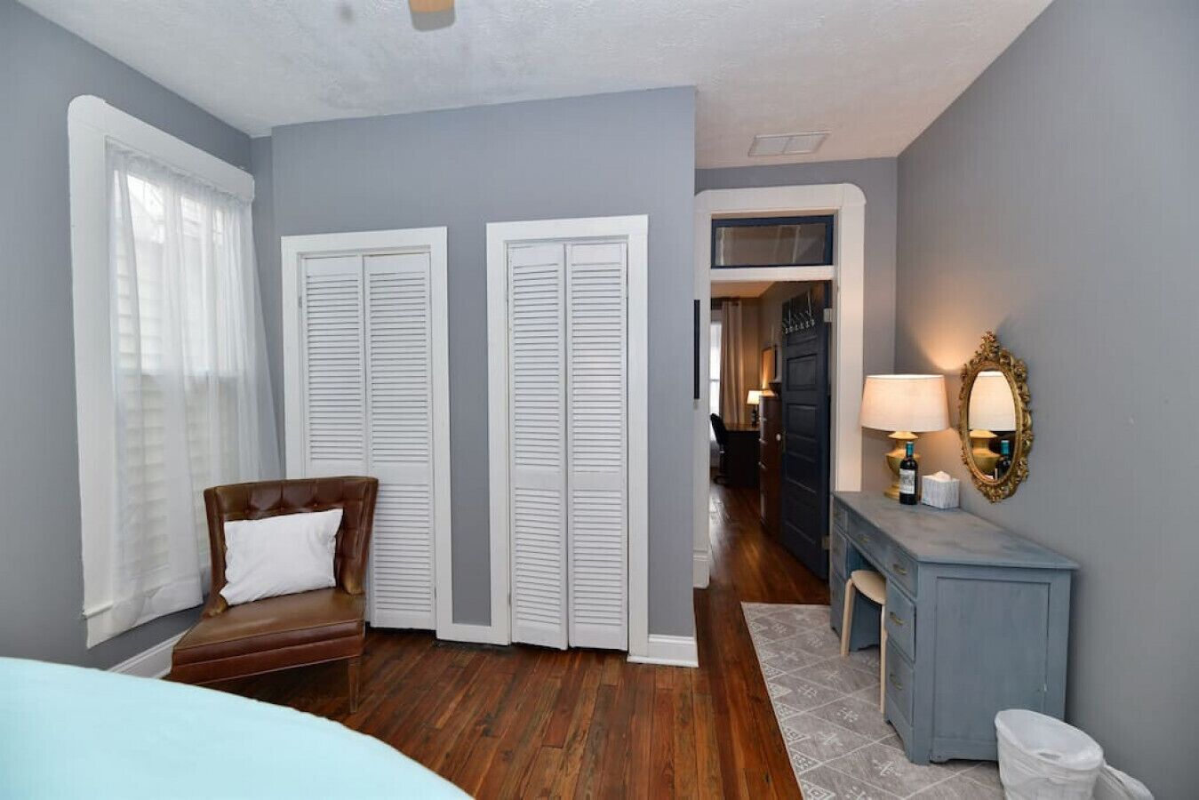 2 slaapkamers, een bureau, een strijkplank/strijkijzer, gratis wifi