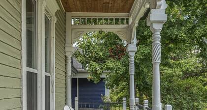 Ross & Ashley's Retreat (117 Marion St, #4)