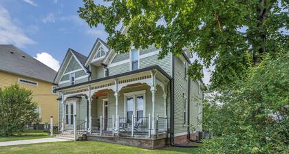 Ross & Ashley's Retreat (117 Marion St, #4)