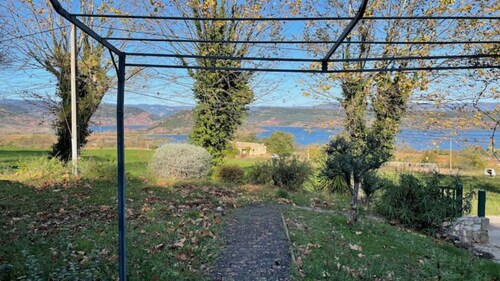 Villa Salagou vue sur le lac 3 chambres piscine 100m2