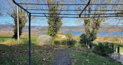 Villa Salagou vue sur le lac 3 chambres piscine 100m2