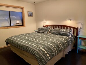 4 bedrooms, desk, free WiFi, bed sheets