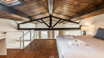 2 bedrooms, desk, iron/ironing board, WiFi