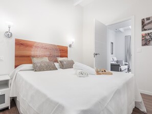 2 slaapkamers, een strijkplank/strijkijzer, internet, beddengoed