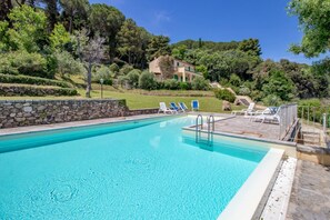 Una piscina a sfioro