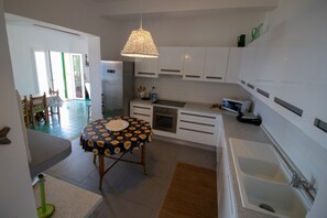 Fridge, dishwasher