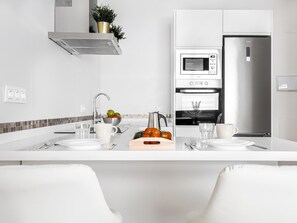 Réfrigérateur, micro-ondes, four, lave-vaisselle