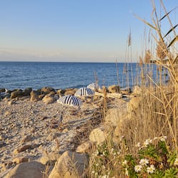 Spiaggia privata, lettini da mare, ombrelloni, teli da spiaggia