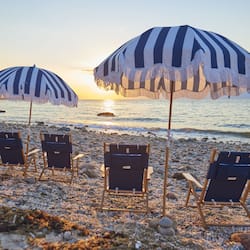 Spiaggia privata, lettini da mare, ombrelloni, teli da spiaggia