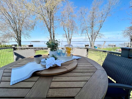 Cheerful Oneida Lake House