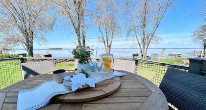 Cheerful Oneida Lake House