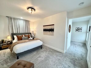 2 habitaciones, tabla de planchar con plancha, wifi y ropa de cama