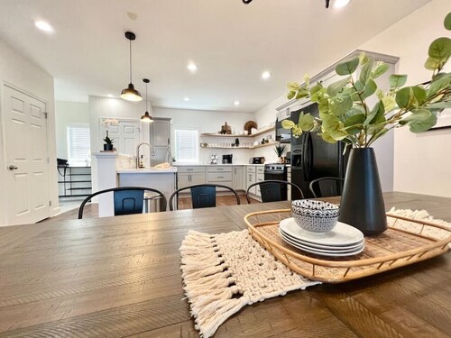 NEW Cicero LAKE HOUSE - Sleeps 9