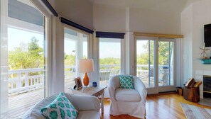 Smart-TV, Bücher, Arbeitsbereiche