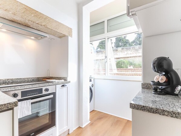 Refrigerador, microondas, horno y lavavajillas