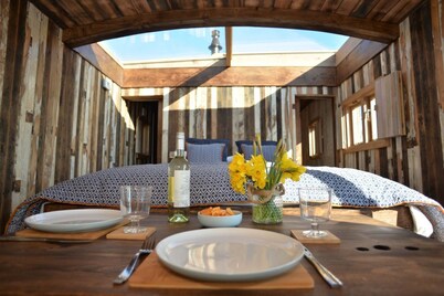 The Sandpiper - sleeps 4 guests  in 2 bedrooms