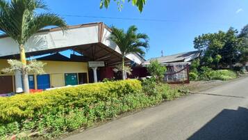 Mặt tiền nơi lưu trú