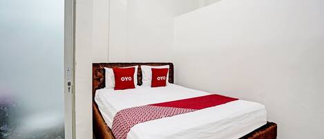 Standard Double Room | Free WiFi, bed sheets